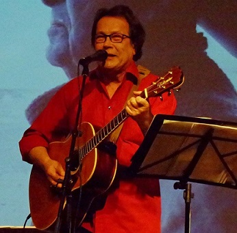 BildMikaelGitarr